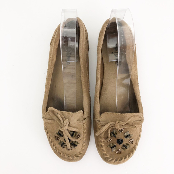 Minnetonka Shoes - Minnetonka Women's Tan Loafers size 7 1/2
